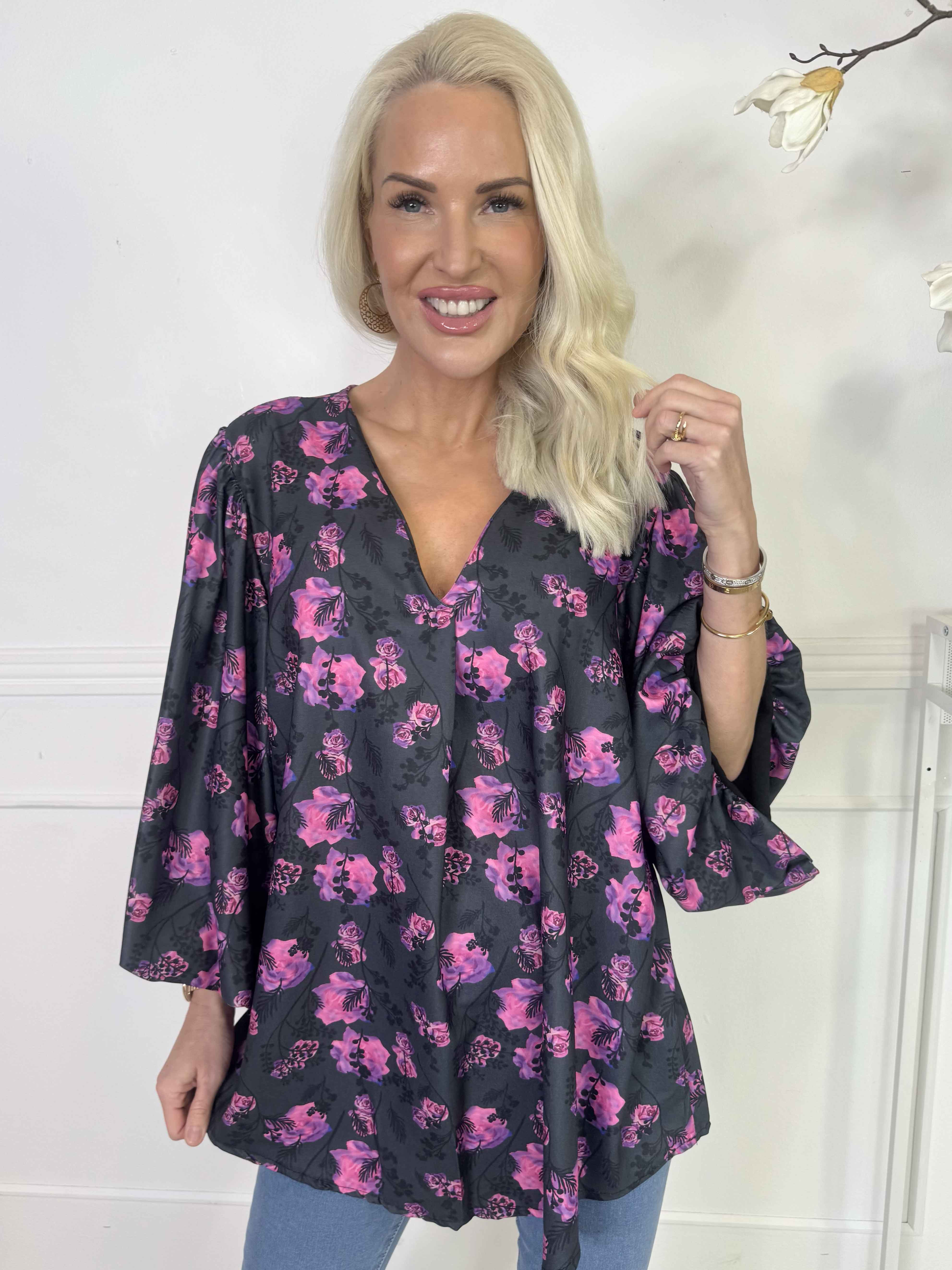 Lenora - Blommig tunika med puffärmar och v-ringning